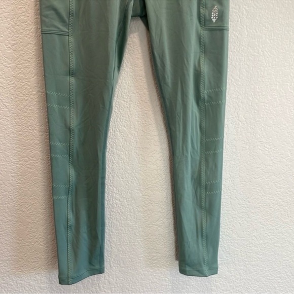 Free People Movement Pinky Promise High Rise 7/8 Leggings in Glacial Green S P - Picture 5 of 7
